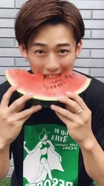 吃瓜小哥网红视频,吃瓜小哥带你领略网红视频的魅力  第3张